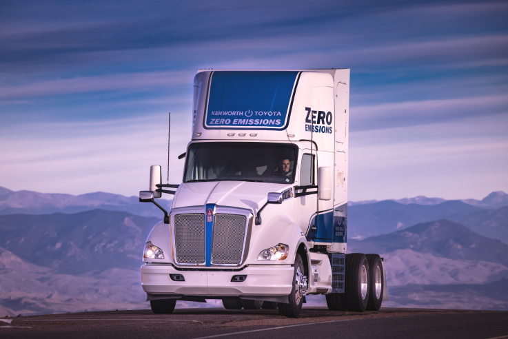 Kenworth Video Stars Zero Emissions Kenworth T680 FCEV on the